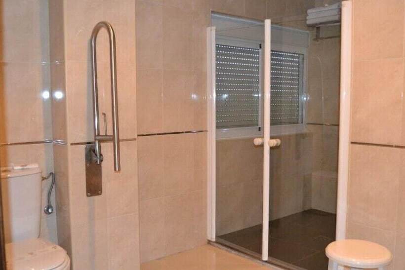 غرفة قياسية فردية, León