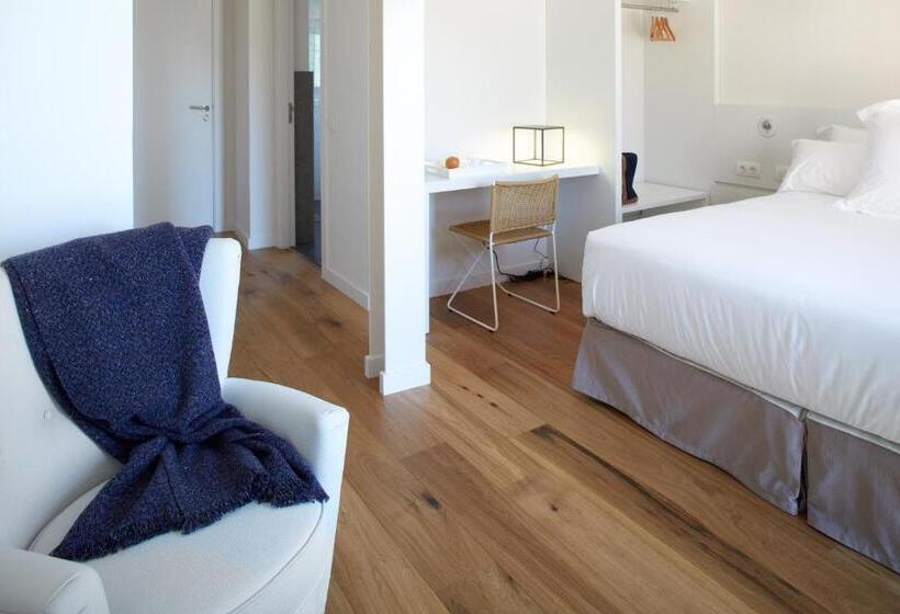 جناح جونيور مزوَّد بتراس, Mas Vivent