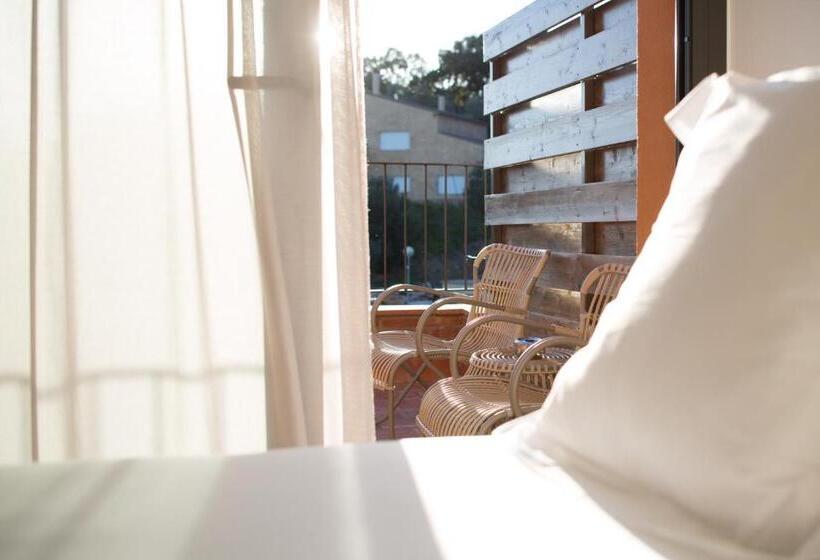 جناح جونيور مزوَّد بتراس, Mas Vivent