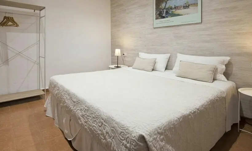 Perhehuone, Hostal La Salut De Terrades