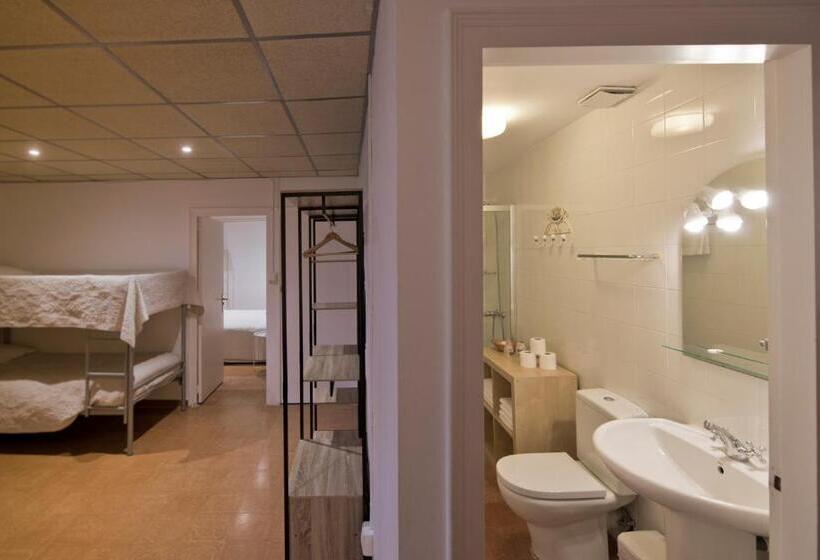 Семейный Номер Вид на Горы, Hostal La Salut De Terrades