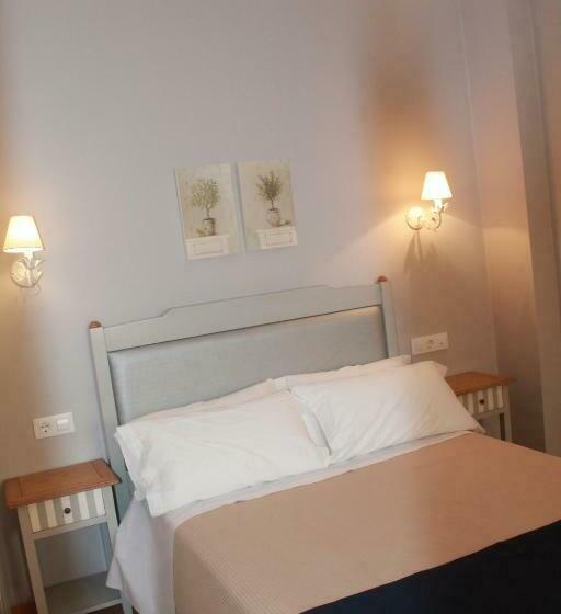 דירת חדר, Torre Del Oro