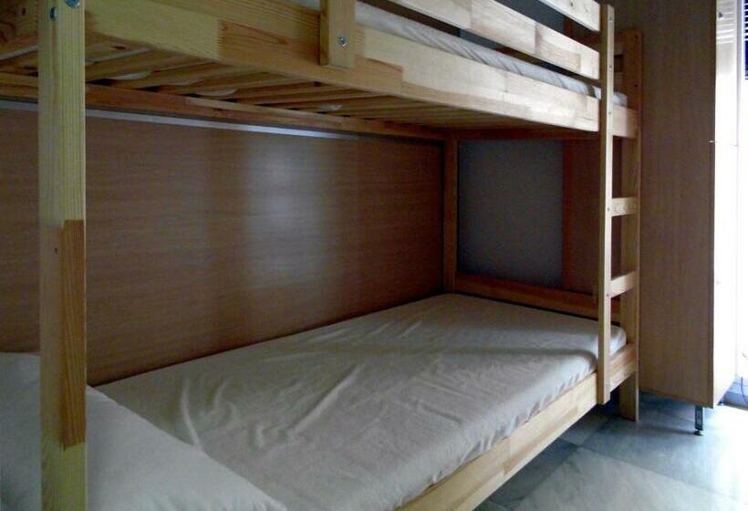 اتاق اکونومی با حمام مشترک, Chinitas Urban Hostel