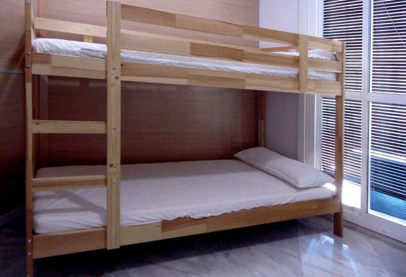 اتاق اکونومی با حمام مشترک, Chinitas Urban Hostel