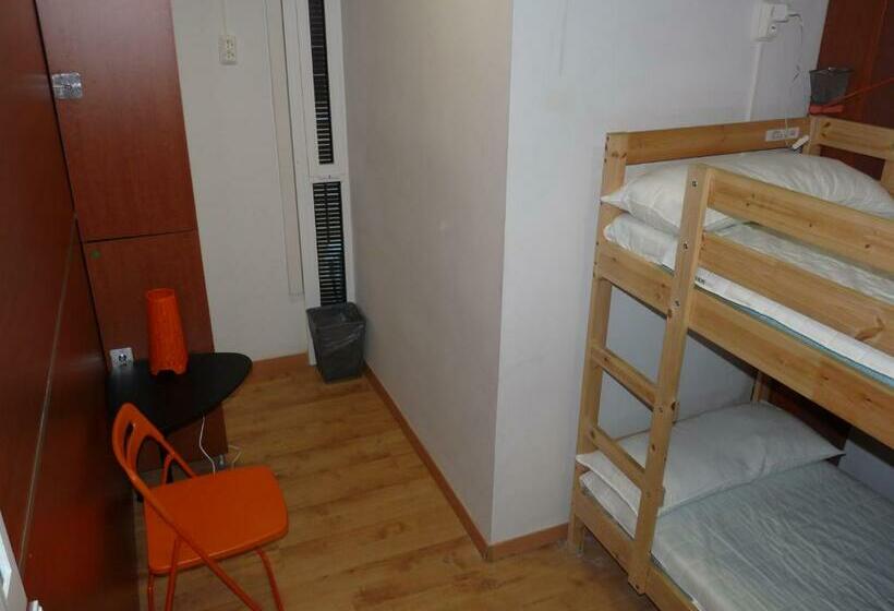 اتاق اکونومی با حمام مشترک, Chinitas Urban Hostel