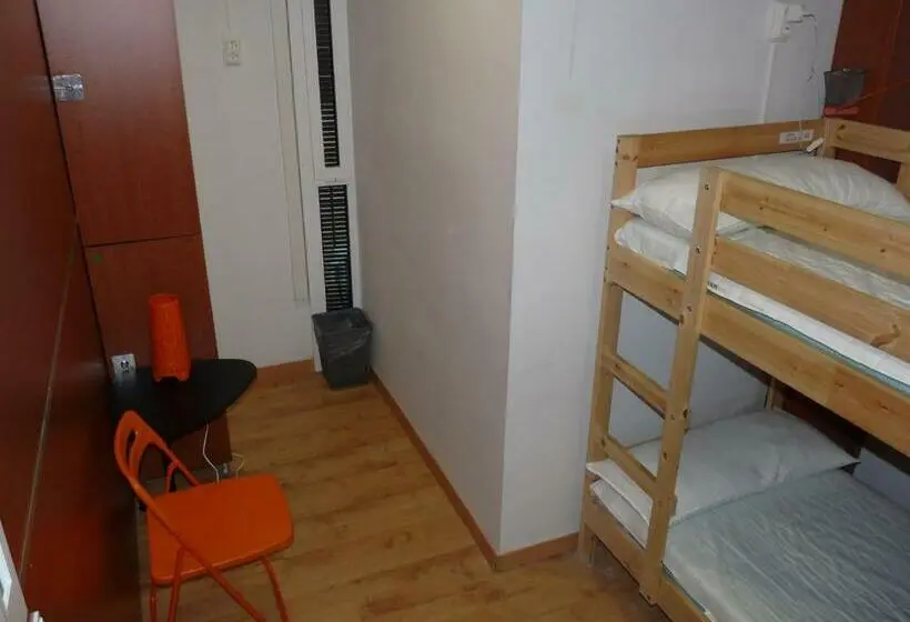 اتاق اکونومی با حمام مشترک, Chinitas Urban Hostel