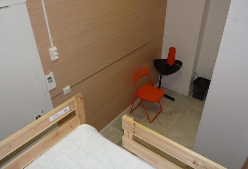 اتاق اکونومی با حمام مشترک, Chinitas Urban Hostel