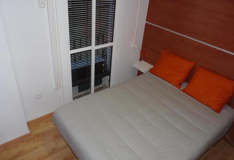 اتاق استاندارد با سرویس بهداشتی مشترک, Chinitas Urban Hostel