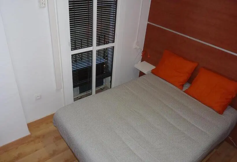 اتاق استاندارد با سرویس بهداشتی مشترک, Chinitas Urban Hostel