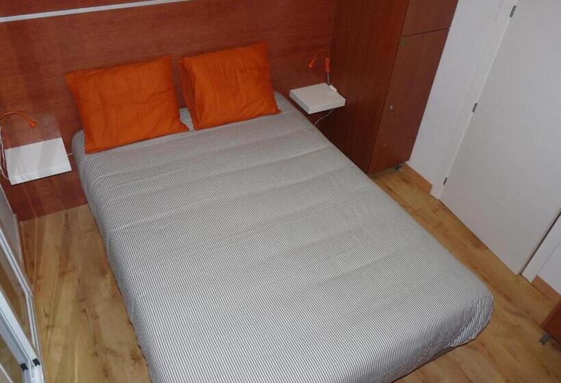 اتاق استاندارد با سرویس بهداشتی مشترک, Chinitas Urban Hostel