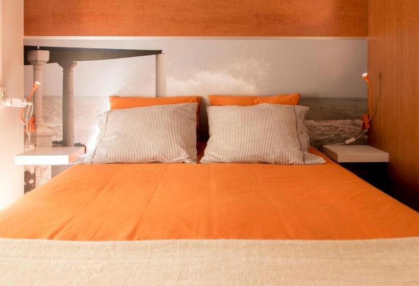 اتاق استاندارد با سرویس بهداشتی مشترک, Chinitas Urban Hostel