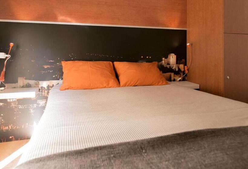 اتاق استاندارد با سرویس بهداشتی مشترک, Chinitas Urban Hostel