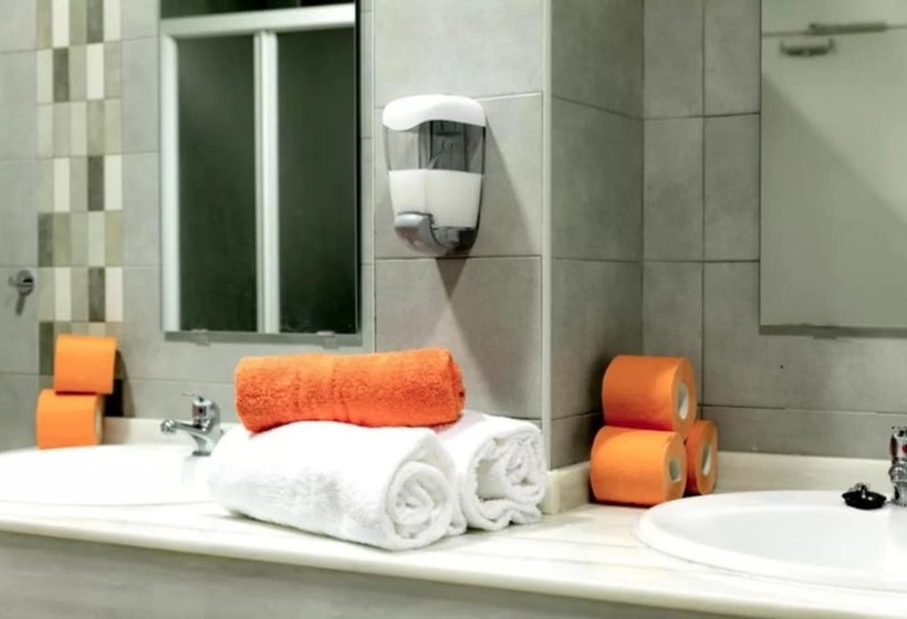 اتاق استاندارد با سرویس بهداشتی مشترک, Chinitas Urban Hostel