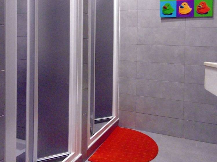 اتاق استاندارد با سرویس بهداشتی مشترک, Chinitas Urban Hostel