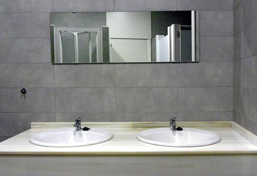 اتاق استاندارد با سرویس بهداشتی مشترک, Chinitas Urban Hostel