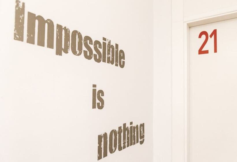 اتاق استاندارد با سرویس بهداشتی مشترک, Chinitas Urban Hostel