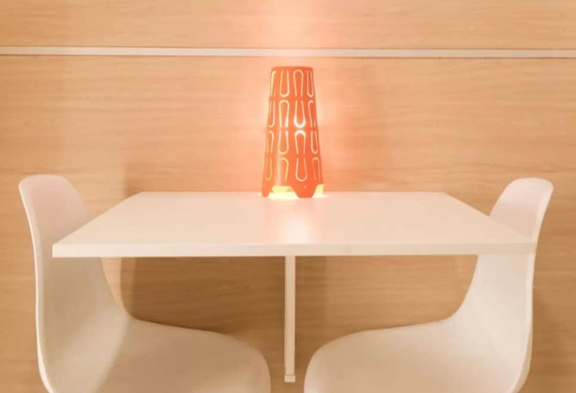 اتاق استاندارد با سرویس بهداشتی مشترک, Chinitas Urban Hostel