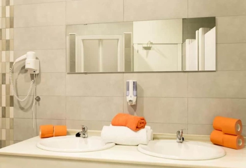 اتاق استاندارد با سرویس بهداشتی مشترک, Chinitas Urban Hostel