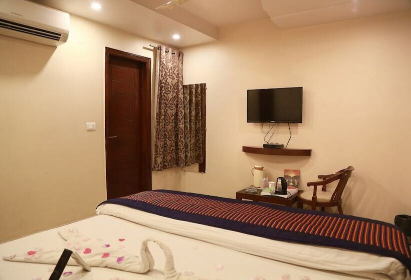 디럭스 룸, Geetasaar