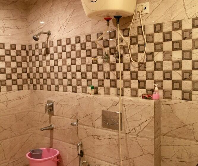 디럭스 룸, Geetasaar