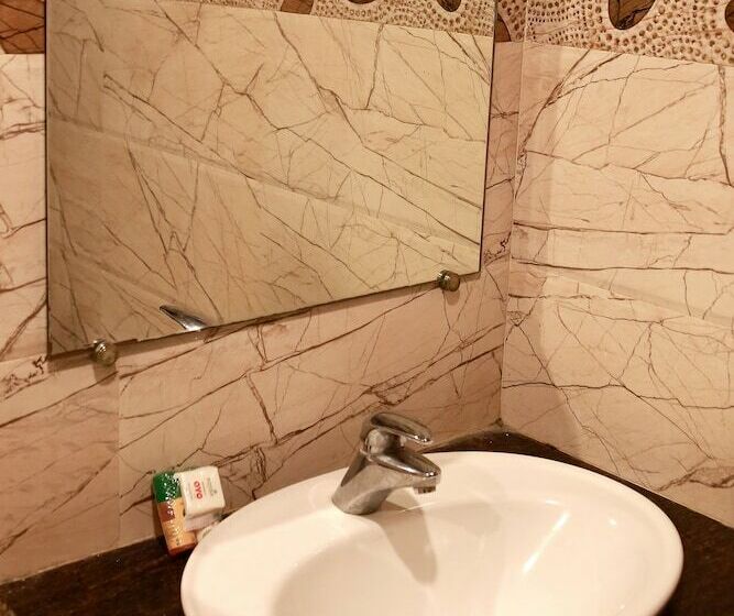 디럭스 룸, Geetasaar