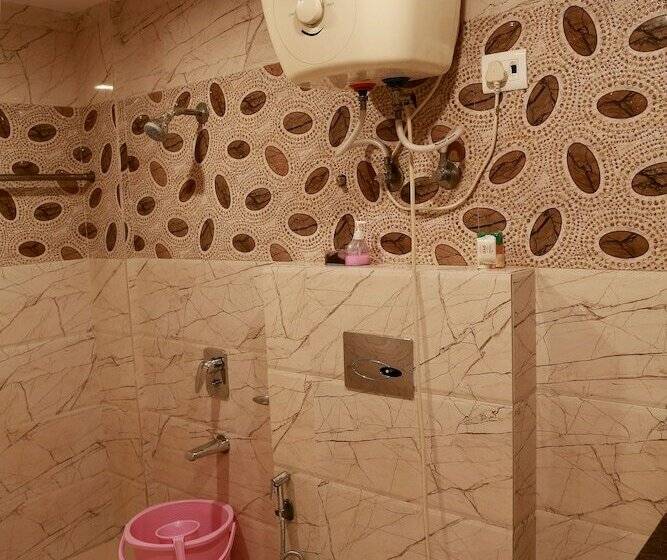 디럭스 룸, Geetasaar