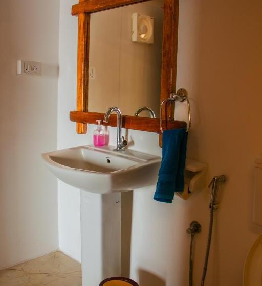 קוטג' דלוקס, New Common Home