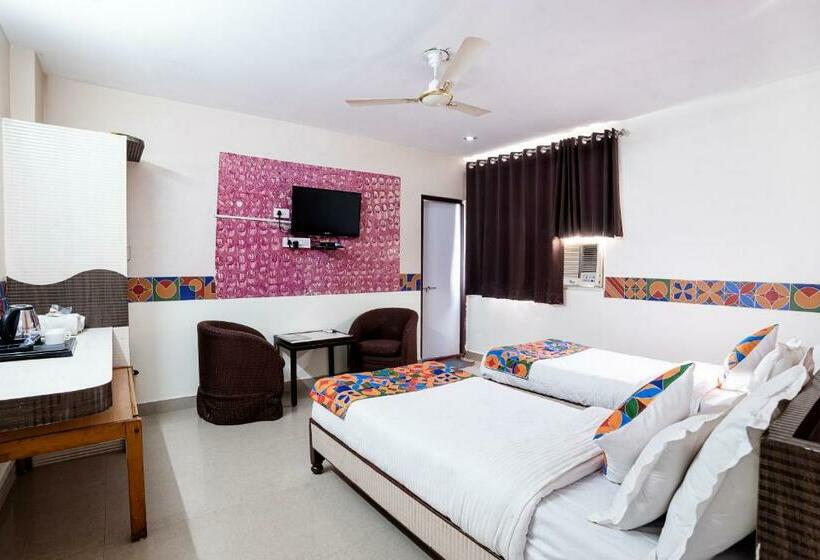 חדר סופריור עם מיטת קינג, Omni Plaza