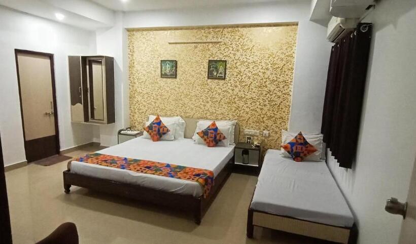 غرفة إدارية ثلاثية, Omni Plaza