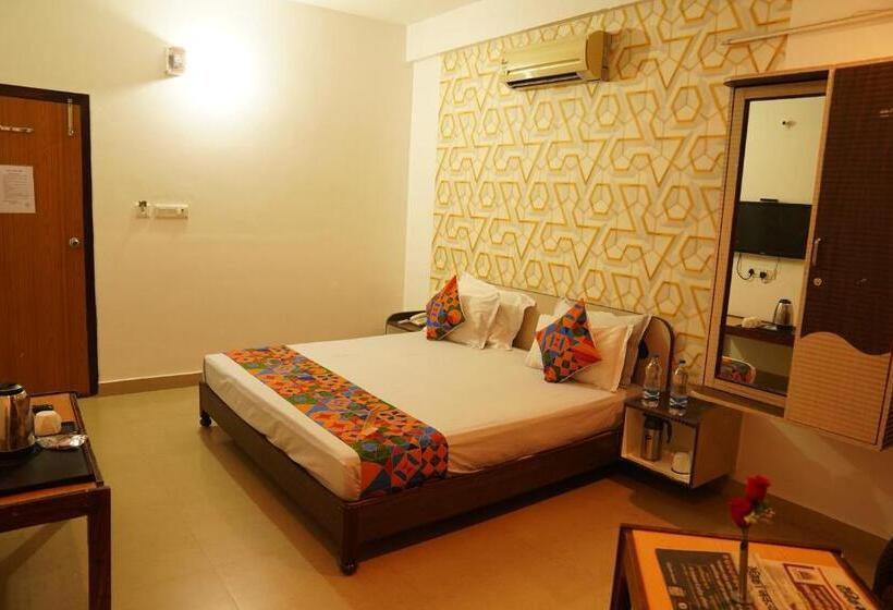 חדר סופריור עם מיטת קינג, Omni Plaza