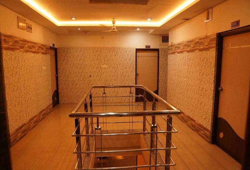 חדר סופריור עם מיטת קינג, Omni Plaza