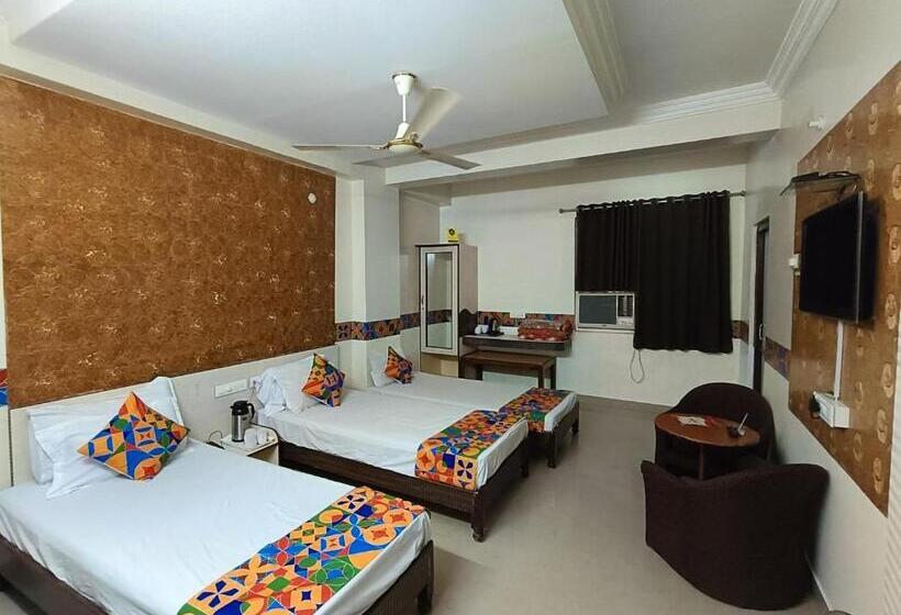 חדר דלוקס לשלושה, Omni Plaza