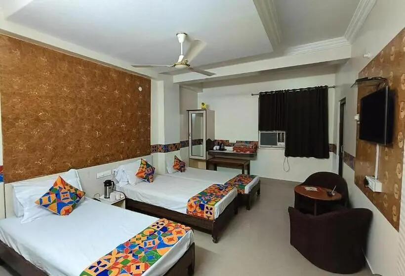 Deluxe Kolmen Hengen Huone, Omni Plaza