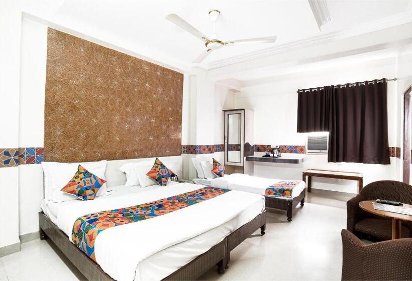 חדר דלוקס לשלושה, Omni Plaza