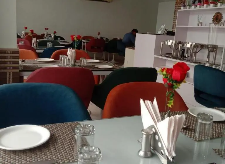 Deluxe-huone, Omni Plaza
