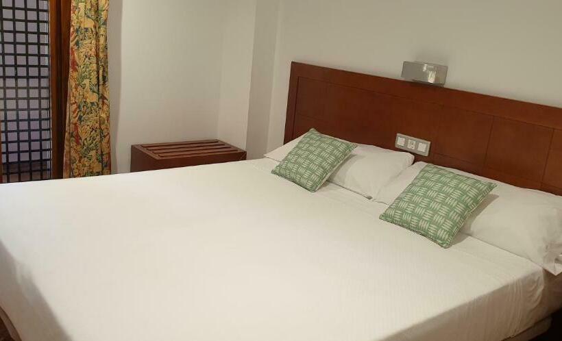 Camera Standard, Riad Arruzafa