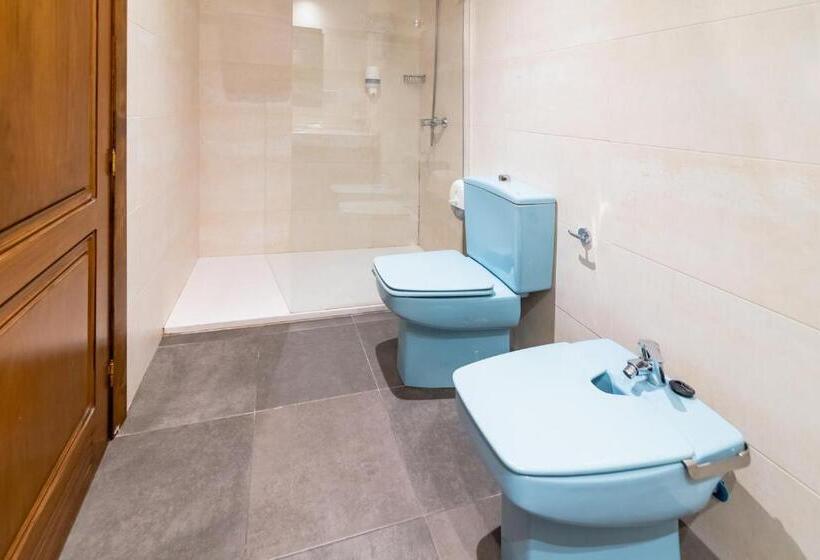 Camera Economy, Riad Arruzafa