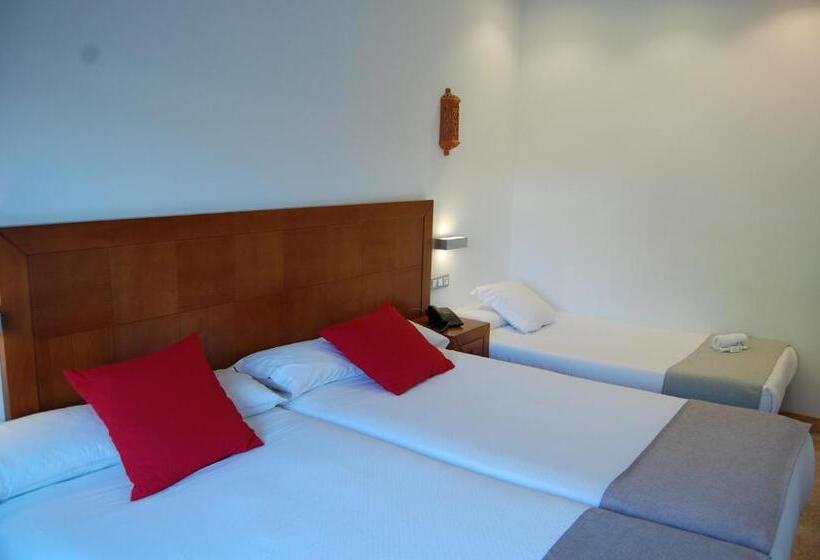 Camera Tripla Standard, Riad Arruzafa