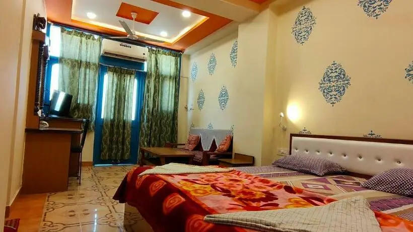 اتاق لوکس, Shivam Guest House