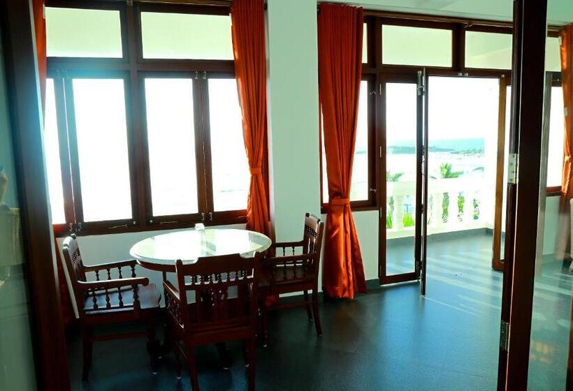 اتاق راحتی با چشم‌انداز دریا, Little Elephant Beach Resort