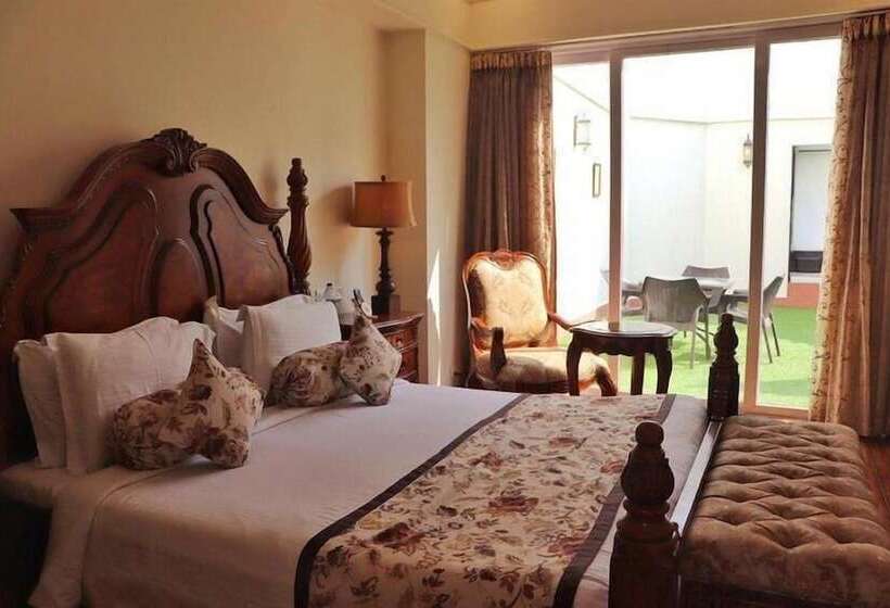 سوئیت رویال, Shouryagarh Resort & Spa