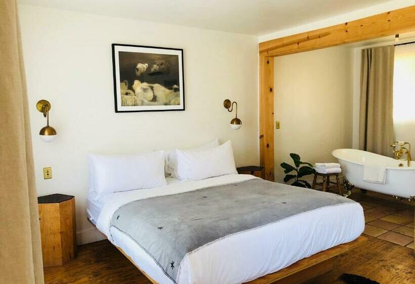 חדר סופריור, Alamo Motel