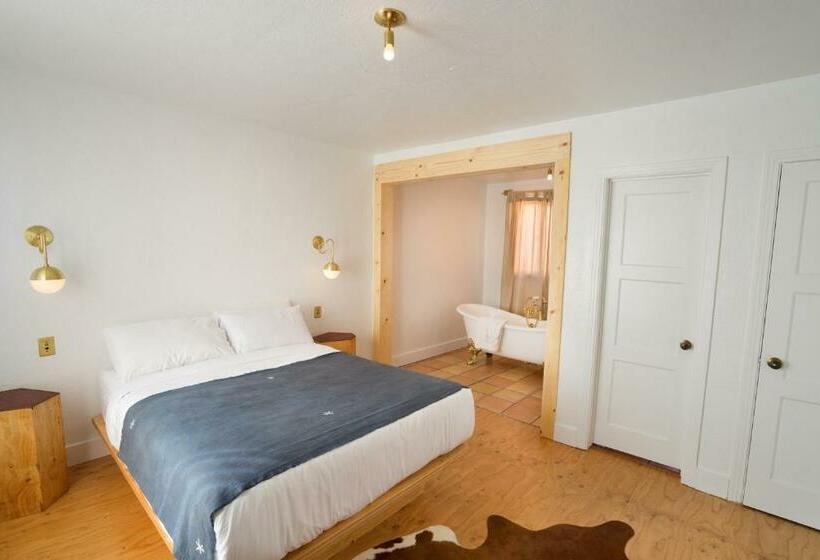 Номер Superior, Alamo Motel