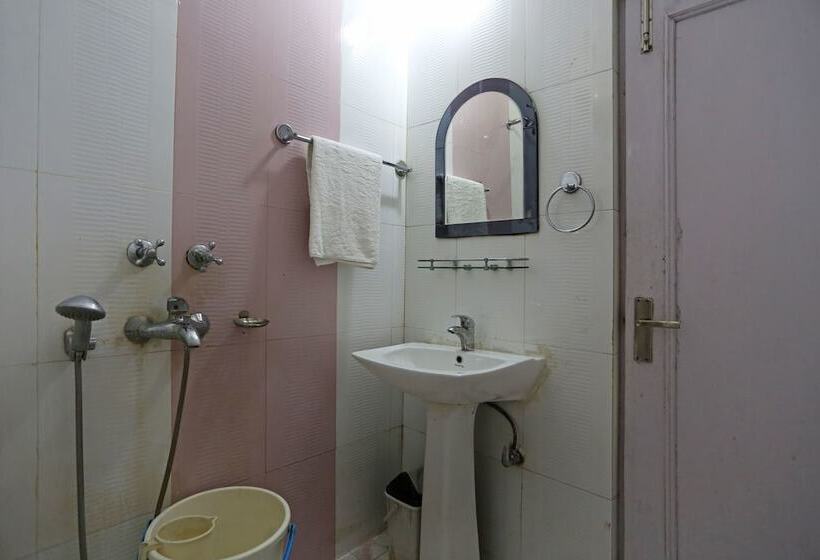 חדר דלוקס, Bhargav