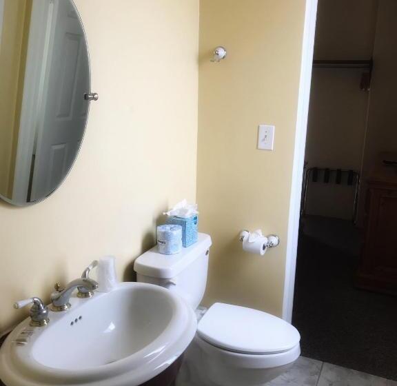 Jakuzili Süit, Pismo Beach