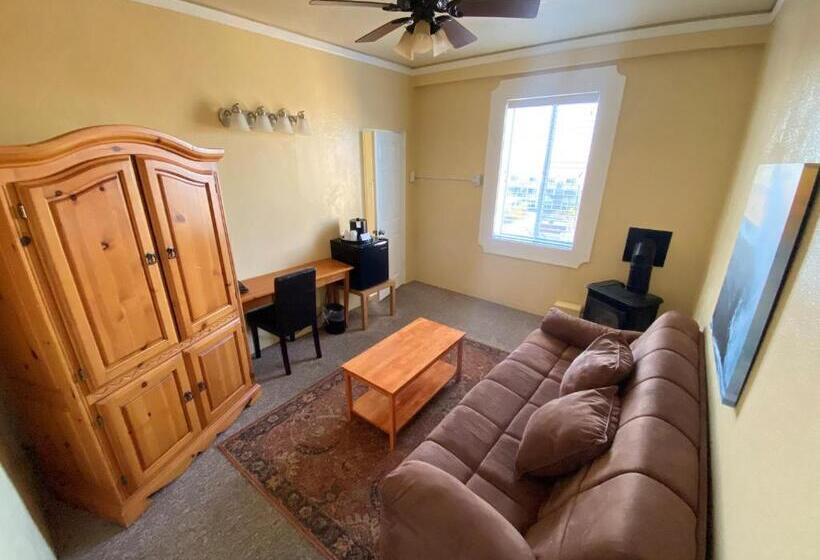 Jakuzili Süit, Pismo Beach