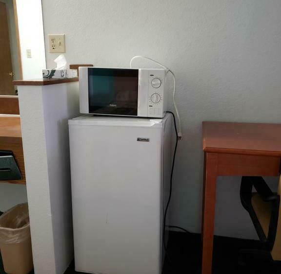 חדר סטנדרט עם מיטת קינג, Budget Inn