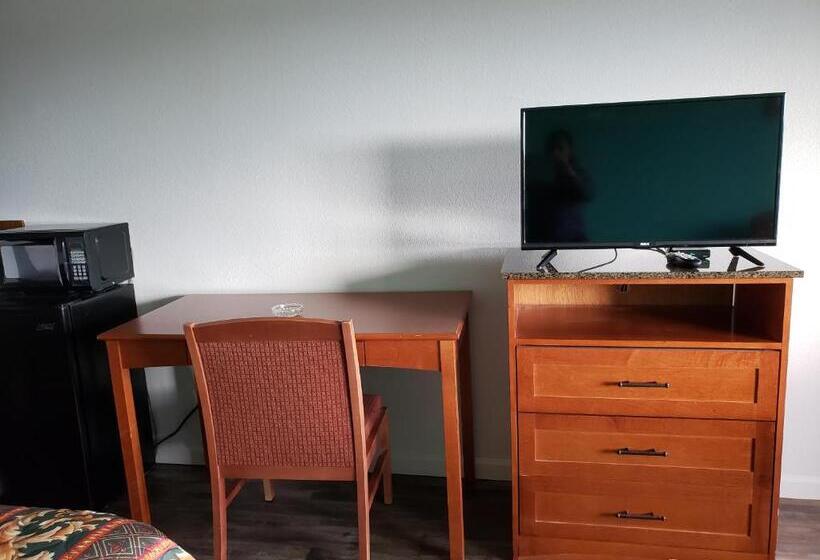 חדר דחוקס עם מיטת קינג, Budget Inn