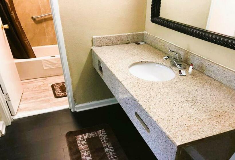 غرفة ديلوكس سرير كينج, OYO Hotel Tallahassee Downtown