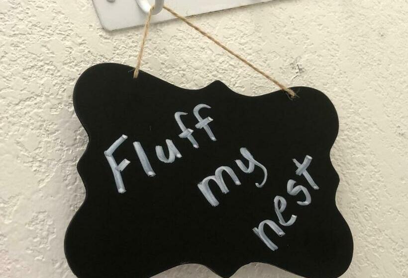 סטודיו דלוקס, Cardinal Inn